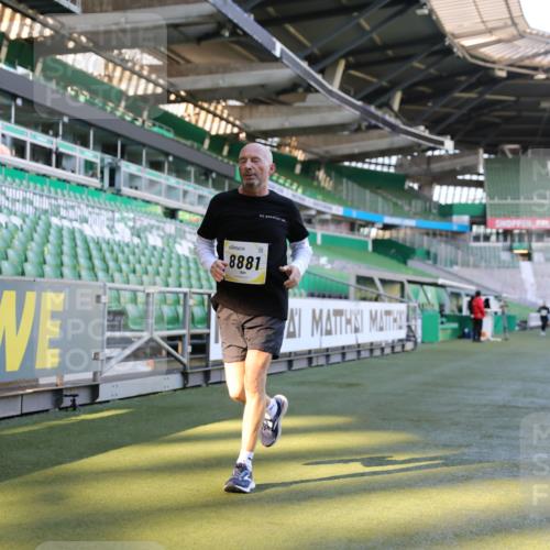 06.10.2024 - 19. swb-Marathon Bremen Yannick Fuchs http://msf.ph/oto/7358738 06.10.2024 10:39:34 Laufen im Stadion 7010, 7043, 7151, 7347, 7695, 7707, 7780, 7781, 7796, 7799, 7868, 7922, 7948, 7960, 8110, 8127, 8249, 8279, 8353, 8453, 8587, 8795, 8872, 8873, 8881, 9011, 9101, 9111 meine-sportfotos.de