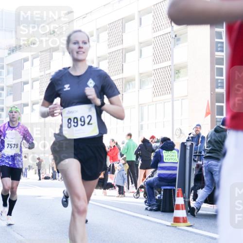 06.10.2024 - 19. swb-Marathon Bremen Matties Gatica Varas http://msf.ph/oto/7358750 06.10.2024 10:38:12 Laufen 7579, 8992 meine-sportfotos.de