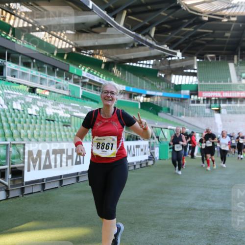 06.10.2024 - 19. swb-Marathon Bremen Yannick Fuchs http://msf.ph/oto/7358756 06.10.2024 10:41:24 Laufen im Stadion 7077, 7078, 7177, 7181, 7272, 7385, 7396, 7520, 7601, 7602, 7619, 7665, 7668, 7669, 7692, 7701, 7702, 7740, 7742, 7765, 7766, 7810, 7821, 7912, 7928, 8016, 8046, 8097, 8250, 8320, 8434, 8490, 8691, 8709, 8746, 8747, 8762, 8800, 8832, 8847, 8853, 8861, 8863, 8935, 8969, 8979, 9030, 9120 meine-sportfotos.de