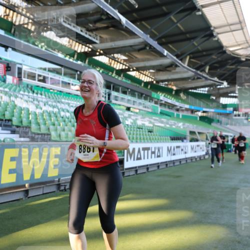 06.10.2024 - 19. swb-Marathon Bremen Yannick Fuchs http://msf.ph/oto/7358798 06.10.2024 10:41:25 Laufen im Stadion 7077, 7078, 7177, 7181, 7272, 7385, 7396, 7520, 7601, 7602, 7619, 7665, 7668, 7669, 7692, 7701, 7702, 7740, 7742, 7765, 7766, 7810, 7821, 7912, 7928, 8016, 8046, 8097, 8250, 8320, 8434, 8490, 8691, 8709, 8746, 8747, 8762, 8800, 8832, 8847, 8853, 8861, 8863, 8935, 8969, 8979, 9030, 9120 meine-sportfotos.de