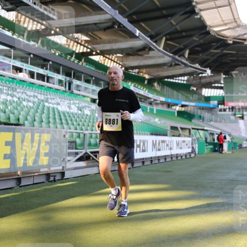 06.10.2024 - 19. swb-Marathon Bremen Yannick Fuchs http://msf.ph/oto/7358808 06.10.2024 10:39:34 Laufen im Stadion 7010, 7043, 7151, 7347, 7695, 7707, 7780, 7781, 7796, 7799, 7868, 7922, 7948, 7960, 8110, 8127, 8249, 8279, 8353, 8453, 8587, 8795, 8872, 8873, 8881, 9011, 9101, 9111 meine-sportfotos.de
