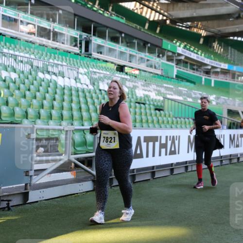 06.10.2024 - 19. swb-Marathon Bremen Yannick Fuchs http://msf.ph/oto/7358841 06.10.2024 10:41:29 Laufen im Stadion 7077, 7078, 7177, 7181, 7385, 7396, 7520, 7602, 7619, 7665, 7668, 7669, 7692, 7701, 7702, 7740, 7742, 7765, 7766, 7804, 7810, 7821, 7912, 7928, 8016, 8046, 8097, 8250, 8320, 8372, 8434, 8490, 8691, 8709, 8746, 8747, 8762, 8800, 8832, 8844, 8847, 8853, 8861, 8863, 8935, 8969, 8979, 9030, 9120 meine-sportfotos.de
