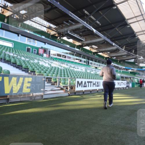 06.10.2024 - 19. swb-Marathon Bremen Yannick Fuchs http://msf.ph/oto/7358851 06.10.2024 10:16:56 Laufen im Stadion 44, 51, 8080, 8211, 8559, 8600 meine-sportfotos.de