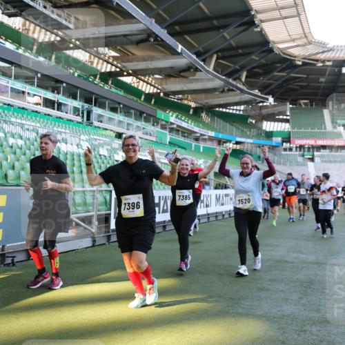 06.10.2024 - 19. swb-Marathon Bremen Yannick Fuchs http://msf.ph/oto/7358963 06.10.2024 10:41:32 Laufen im Stadion 7077, 7078, 7177, 7181, 7385, 7396, 7520, 7602, 7619, 7665, 7668, 7669, 7692, 7701, 7702, 7740, 7742, 7765, 7766, 7804, 7810, 7821, 8016, 8046, 8097, 8250, 8320, 8372, 8434, 8482, 8490, 8691, 8709, 8747, 8762, 8800, 8832, 8844, 8847, 8853, 8861, 8863, 8935, 8969, 8979, 9030, 9120, 9989 meine-sportfotos.de