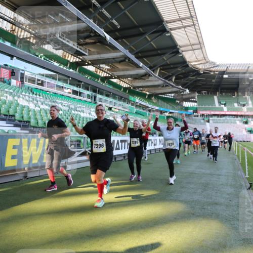 06.10.2024 - 19. swb-Marathon Bremen Yannick Fuchs http://msf.ph/oto/7358984 06.10.2024 10:41:33 Laufen im Stadion 7077, 7078, 7177, 7181, 7385, 7396, 7520, 7602, 7619, 7665, 7668, 7669, 7692, 7701, 7702, 7740, 7742, 7765, 7766, 7804, 7810, 7821, 8016, 8046, 8097, 8250, 8320, 8372, 8434, 8482, 8490, 8527, 8691, 8709, 8762, 8800, 8832, 8844, 8853, 8861, 8863, 8935, 8969, 8979, 9030, 9120, 9989 meine-sportfotos.de