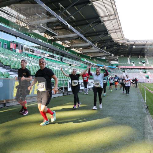 06.10.2024 - 19. swb-Marathon Bremen Yannick Fuchs http://msf.ph/oto/7359047 06.10.2024 10:41:33 Laufen im Stadion 7077, 7078, 7177, 7181, 7385, 7396, 7520, 7602, 7619, 7665, 7668, 7669, 7692, 7701, 7702, 7740, 7742, 7765, 7766, 7804, 7810, 7821, 8016, 8046, 8097, 8250, 8320, 8372, 8434, 8482, 8490, 8527, 8691, 8709, 8762, 8800, 8832, 8844, 8853, 8861, 8863, 8935, 8969, 8979, 9030, 9120, 9989 meine-sportfotos.de