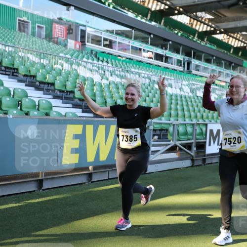 06.10.2024 - 19. swb-Marathon Bremen Yannick Fuchs http://msf.ph/oto/7359056 06.10.2024 10:41:34 Laufen im Stadion 7077, 7078, 7177, 7181, 7385, 7396, 7520, 7602, 7619, 7665, 7668, 7669, 7692, 7701, 7702, 7740, 7742, 7765, 7766, 7804, 7810, 7821, 8016, 8046, 8097, 8250, 8320, 8372, 8434, 8482, 8490, 8527, 8528, 8691, 8709, 8762, 8800, 8832, 8844, 8853, 8861, 8863, 8935, 8969, 8979, 9030, 9120, 9989 meine-sportfotos.de