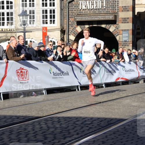 06.10.2024 - 19. swb-Marathon Bremen Strokosch-Dieckow http://msf.ph/oto/7359067 06.10.2024 10:30:54 Ziel 8600, 9039 meine-sportfotos.de
