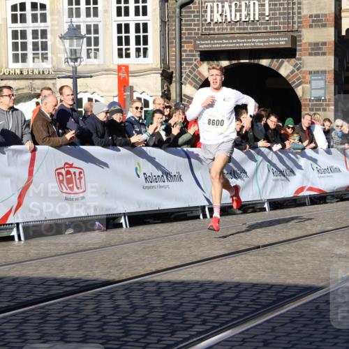 06.10.2024 - 19. swb-Marathon Bremen Strokosch-Dieckow http://msf.ph/oto/7359078 06.10.2024 10:30:54 Ziel 8600, 9039 meine-sportfotos.de