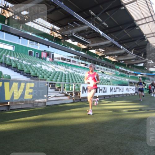 06.10.2024 - 19. swb-Marathon Bremen Yannick Fuchs http://msf.ph/oto/7359097 06.10.2024 10:19:51 Laufen im Stadion 7098, 8139, 8423, 8442, 8531, 8577, 8655, 8681, 8788, 8791, 8938, 8983 meine-sportfotos.de