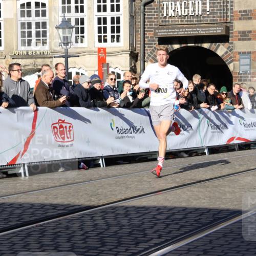 06.10.2024 - 19. swb-Marathon Bremen Strokosch-Dieckow http://msf.ph/oto/7359098 06.10.2024 10:30:54 Ziel 8600, 9039 meine-sportfotos.de