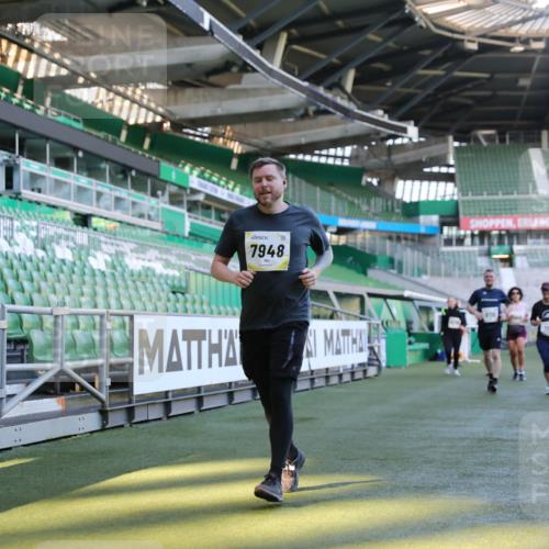 06.10.2024 - 19. swb-Marathon Bremen Yannick Fuchs http://msf.ph/oto/7359100 06.10.2024 10:39:45 Laufen im Stadion 7010, 7151, 7322, 7347, 7624, 7695, 7707, 7796, 7799, 7922, 7948, 7960, 8110, 8127, 8249, 8279, 8375, 8453, 8505, 8587, 8632, 8773, 8873, 8881, 8911, 9101, 9111 meine-sportfotos.de
