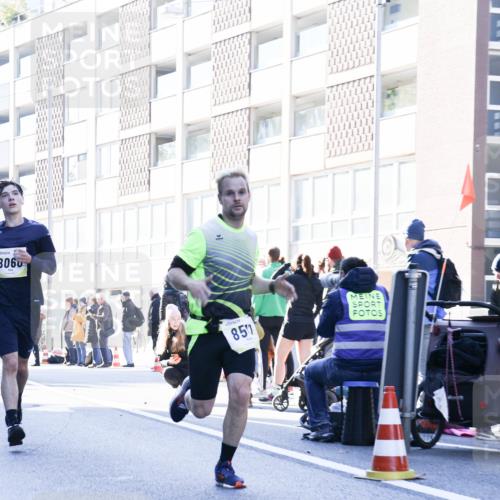 06.10.2024 - 19. swb-Marathon Bremen Matties Gatica Varas http://msf.ph/oto/7359127 06.10.2024 10:38:24 Laufen 8060, 85 meine-sportfotos.de