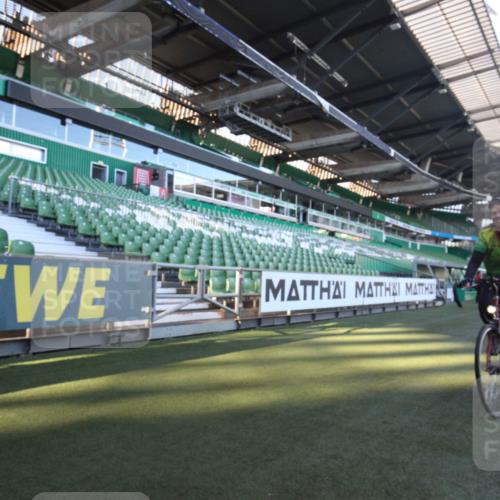 06.10.2024 - 19. swb-Marathon Bremen Yannick Fuchs http://msf.ph/oto/7359156 06.10.2024 10:20:44 Laufen im Stadion 7719, 8657, 8825, 8948, 8955, 9105 meine-sportfotos.de