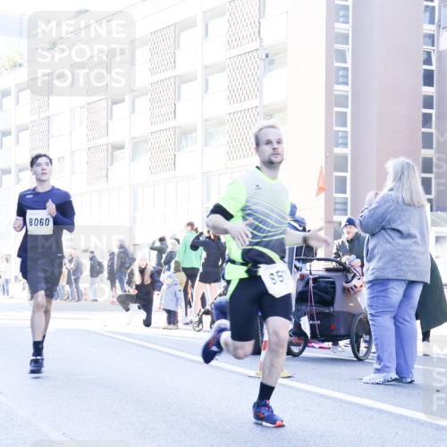 06.10.2024 - 19. swb-Marathon Bremen Matties Gatica Varas http://msf.ph/oto/7359162 06.10.2024 10:38:25 Laufen 8060, 85 meine-sportfotos.de