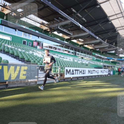 06.10.2024 - 19. swb-Marathon Bremen Yannick Fuchs http://msf.ph/oto/7359173 06.10.2024 10:20:50 Laufen im Stadion 7719, 8397, 8657, 8825, 8948, 8955, 9105 meine-sportfotos.de