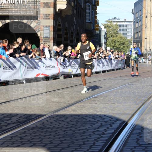 06.10.2024 - 19. swb-Marathon Bremen Strokosch-Dieckow http://msf.ph/oto/7359196 06.10.2024 10:31:09 Ziel 8499, 8500, 9039 meine-sportfotos.de