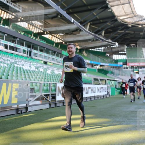 06.10.2024 - 19. swb-Marathon Bremen Yannick Fuchs http://msf.ph/oto/7359203 06.10.2024 10:39:45 Laufen im Stadion 7010, 7151, 7322, 7347, 7624, 7695, 7707, 7796, 7799, 7922, 7948, 7960, 8110, 8127, 8249, 8279, 8375, 8453, 8505, 8587, 8632, 8773, 8873, 8881, 8911, 9101, 9111 meine-sportfotos.de