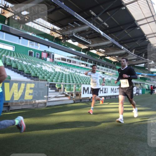 06.10.2024 - 19. swb-Marathon Bremen Yannick Fuchs http://msf.ph/oto/7359238 06.10.2024 10:21:34 Laufen im Stadion 7019, 7230, 7376, 7646, 7839, 7963, 8093, 8292, 8583, 8602, 8631, 8792, 8797, 8937 meine-sportfotos.de