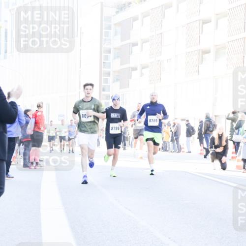 06.10.2024 - 19. swb-Marathon Bremen Matties Gatica Varas http://msf.ph/oto/7359258 06.10.2024 10:38:28 Laufen 865, 8796, 8785 meine-sportfotos.de