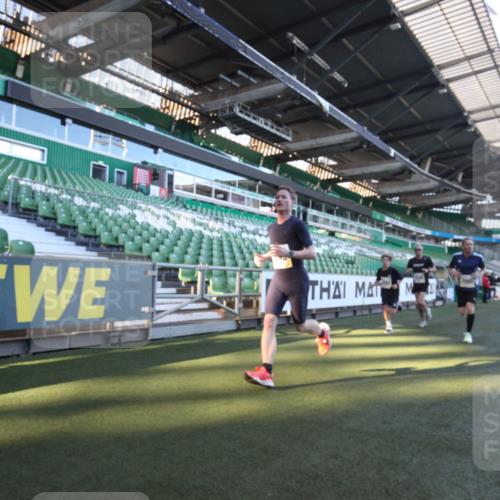 06.10.2024 - 19. swb-Marathon Bremen Yannick Fuchs http://msf.ph/oto/7359259 06.10.2024 10:21:42 Laufen im Stadion 7019, 7376, 7646, 7839, 7963, 8292, 8583, 8602, 8631, 8792, 8797 meine-sportfotos.de