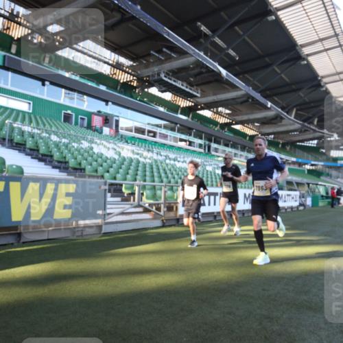 06.10.2024 - 19. swb-Marathon Bremen Yannick Fuchs http://msf.ph/oto/7359265 06.10.2024 10:21:43 Laufen im Stadion 7019, 7376, 7646, 7839, 7963, 8292, 8583, 8602, 8631, 8792, 8797 meine-sportfotos.de