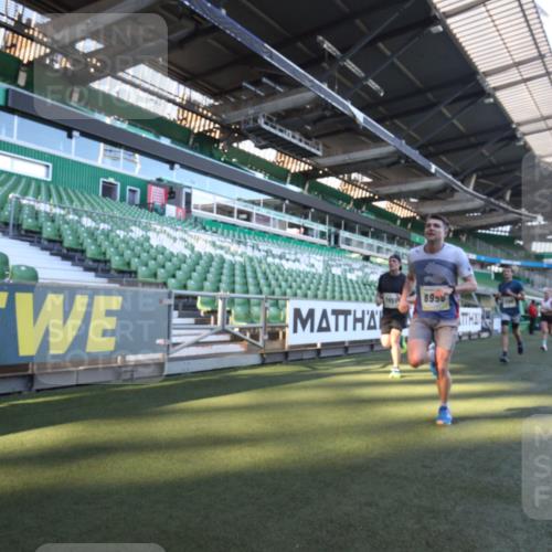 06.10.2024 - 19. swb-Marathon Bremen Yannick Fuchs http://msf.ph/oto/7359284 06.10.2024 10:22:02 Laufen im Stadion 7019, 7376, 7646, 7655, 7839, 7963, 8198, 8292, 8511, 8583, 8631, 8755, 8781, 8797, 8956 meine-sportfotos.de