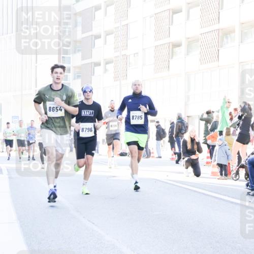 06.10.2024 - 19. swb-Marathon Bremen Matties Gatica Varas http://msf.ph/oto/7359286 06.10.2024 10:38:28 Laufen 9124, 73, 8654, 8796, 8226, 8785 meine-sportfotos.de