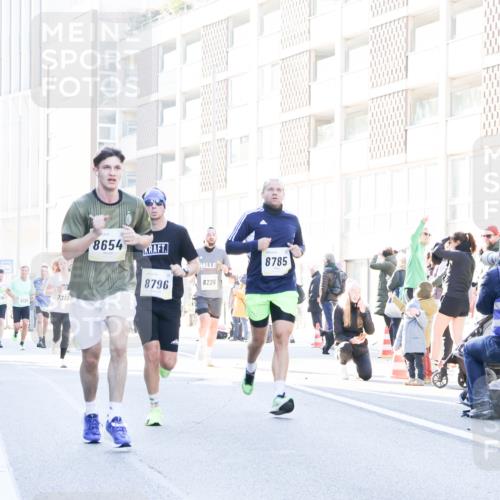 06.10.2024 - 19. swb-Marathon Bremen Matties Gatica Varas http://msf.ph/oto/7359296 06.10.2024 10:38:29 Laufen 8654, 8785, 8796, 8226 meine-sportfotos.de