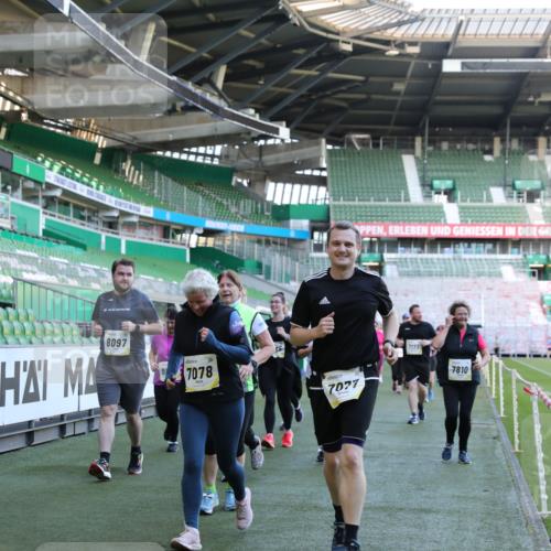 06.10.2024 - 19. swb-Marathon Bremen Yannick Fuchs http://msf.ph/oto/7359335 06.10.2024 10:41:42 Laufen im Stadion 7077, 7078, 7163, 7177, 7181, 7309, 7385, 7396, 7520, 7602, 7665, 7668, 7669, 7692, 7712, 7740, 7742, 7765, 7766, 7804, 7810, 7866, 8016, 8046, 8097, 8250, 8320, 8344, 8372, 8434, 8482, 8490, 8527, 8528, 8691, 8709, 8762, 8800, 8832, 8844, 8853, 8863, 8935, 8969, 8979, 9030, 9120, 9989 meine-sportfotos.de