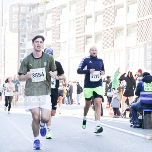 06.10.2024 - 19. swb-Marathon Bremen Matties Gatica Varas http://msf.ph/oto/7359351 06.10.2024 10:38:29 Laufen 24, 7363, 8813, 8654, 6, 8785, 226 meine-sportfotos.de