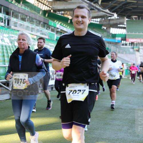 06.10.2024 - 19. swb-Marathon Bremen Yannick Fuchs http://msf.ph/oto/7359361 06.10.2024 10:41:44 Laufen im Stadion 7077, 7078, 7163, 7177, 7181, 7309, 7385, 7396, 7520, 7602, 7665, 7668, 7669, 7692, 7712, 7740, 7742, 7765, 7766, 7804, 7866, 7901, 8016, 8046, 8097, 8250, 8320, 8344, 8372, 8434, 8482, 8490, 8527, 8528, 8691, 8709, 8762, 8800, 8832, 8844, 8853, 8863, 8935, 8969, 8979, 9030, 9120, 9989 meine-sportfotos.de