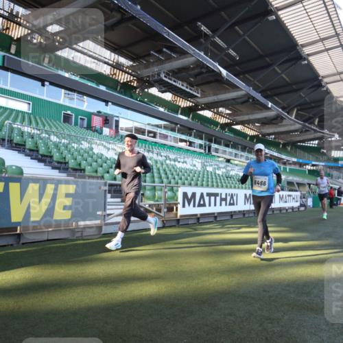 06.10.2024 - 19. swb-Marathon Bremen Yannick Fuchs http://msf.ph/oto/7359385 06.10.2024 10:22:35 Laufen im Stadion 7105, 7157, 7649, 7993, 8275, 8466, 8511, 8755, 8781, 9033, 9087, 9122 meine-sportfotos.de