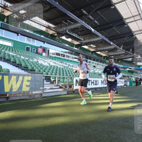 06.10.2024 - 19. swb-Marathon Bremen Yannick Fuchs http://msf.ph/oto/7359389 06.10.2024 10:22:38 Laufen im Stadion 7105, 7157, 7649, 7993, 8275, 8341, 8466, 8511, 8755, 9033, 9087, 9122 meine-sportfotos.de