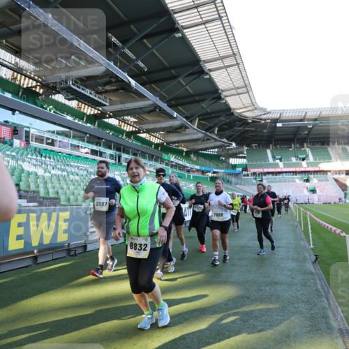 06.10.2024 - 19. swb-Marathon Bremen Yannick Fuchs http://msf.ph/oto/7359405 06.10.2024 10:41:45 Laufen im Stadion 7077, 7078, 7163, 7177, 7181, 7309, 7385, 7520, 7602, 7665, 7668, 7669, 7692, 7712, 7740, 7742, 7765, 7766, 7804, 7866, 7901, 8016, 8046, 8097, 8250, 8320, 8344, 8372, 8434, 8482, 8490, 8527, 8528, 8691, 8709, 8762, 8800, 8832, 8844, 8853, 8863, 8935, 8969, 8979, 9030, 9120, 9989 meine-sportfotos.de