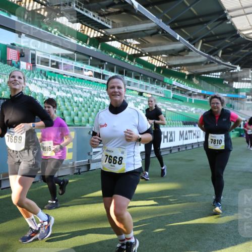 06.10.2024 - 19. swb-Marathon Bremen Yannick Fuchs http://msf.ph/oto/7359486 06.10.2024 10:41:46 Laufen im Stadion 7077, 7078, 7163, 7177, 7181, 7309, 7602, 7665, 7668, 7669, 7692, 7712, 7740, 7742, 7765, 7766, 7804, 7866, 7901, 8016, 8046, 8097, 8250, 8320, 8344, 8372, 8434, 8482, 8490, 8527, 8528, 8691, 8709, 8762, 8800, 8832, 8844, 8853, 8863, 8935, 8969, 8979, 9030, 9120, 9989 meine-sportfotos.de