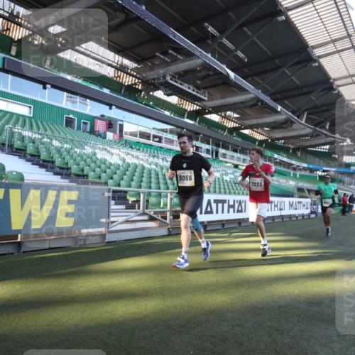 06.10.2024 - 19. swb-Marathon Bremen Yannick Fuchs http://msf.ph/oto/7359504 06.10.2024 10:23:20 Laufen im Stadion 7033, 7605, 8120, 8220, 8341, 8447, 8627, 8726, 8784, 9036, 9056 meine-sportfotos.de