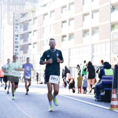 06.10.2024 - 19. swb-Marathon Bremen Matties Gatica Varas http://msf.ph/oto/7359523 06.10.2024 10:38:35 Laufen 8813 meine-sportfotos.de