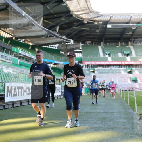 06.10.2024 - 19. swb-Marathon Bremen Yannick Fuchs http://msf.ph/oto/7359532 06.10.2024 10:39:50 Laufen im Stadion 7010, 7151, 7322, 7347, 7519, 7624, 7695, 7707, 7796, 7799, 7913, 7922, 7948, 7960, 8110, 8127, 8249, 8279, 8375, 8505, 8632, 8773, 8850, 8873, 8881, 8909, 8910, 8911, 9098, 9101, 9111 meine-sportfotos.de