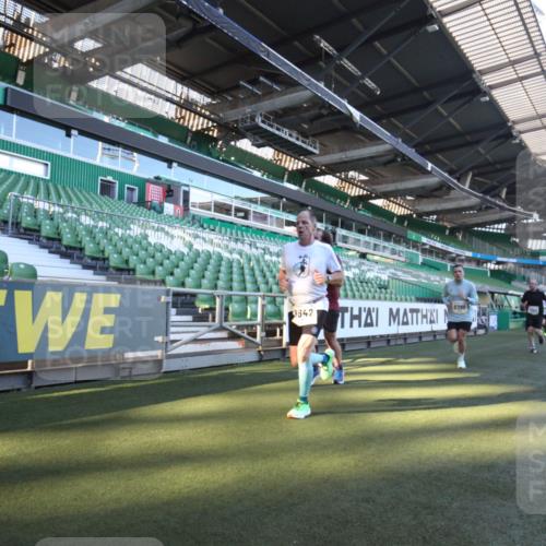 06.10.2024 - 19. swb-Marathon Bremen Yannick Fuchs http://msf.ph/oto/7359551 06.10.2024 10:23:36 Laufen im Stadion 7033, 7523, 7605, 7743, 7964, 8120, 8180, 8220, 8331, 8390, 8444, 8447, 8544, 8571, 8627, 8642, 8726, 8784, 9026, 9052, 9056 meine-sportfotos.de