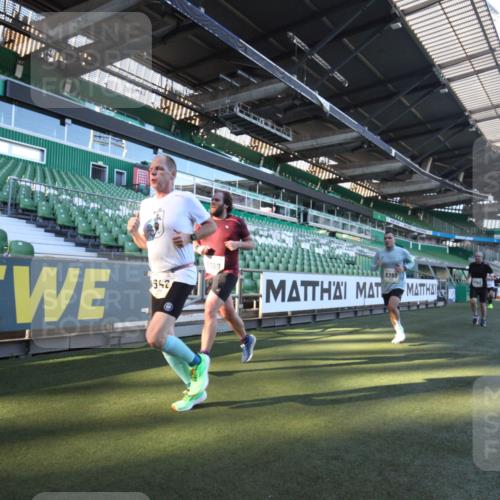 06.10.2024 - 19. swb-Marathon Bremen Yannick Fuchs http://msf.ph/oto/7359553 06.10.2024 10:23:36 Laufen im Stadion 7033, 7523, 7605, 7743, 7964, 8120, 8180, 8220, 8331, 8390, 8444, 8447, 8544, 8571, 8627, 8642, 8726, 8784, 9026, 9052, 9056 meine-sportfotos.de