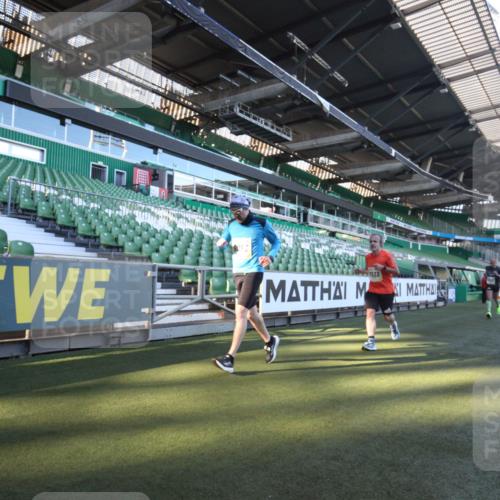 06.10.2024 - 19. swb-Marathon Bremen Yannick Fuchs http://msf.ph/oto/7359591 06.10.2024 10:23:43 Laufen im Stadion 7033, 7523, 7605, 7743, 7964, 8000, 8060, 8095, 8120, 8180, 8220, 8331, 8390, 8444, 8447, 8544, 8571, 8642, 8726, 8992, 9026, 9052, 9056 meine-sportfotos.de