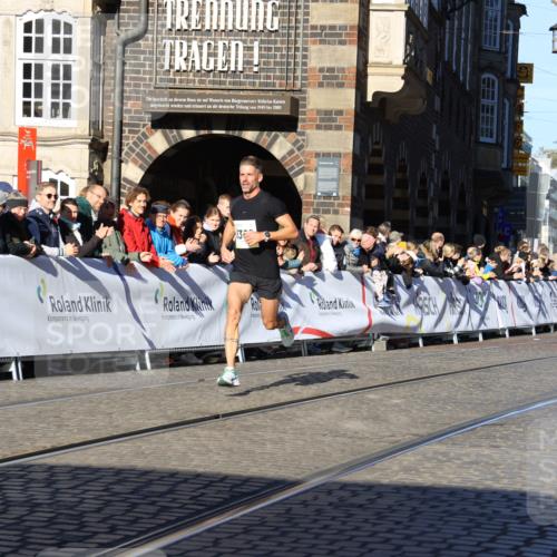 06.10.2024 - 19. swb-Marathon Bremen Strokosch-Dieckow http://msf.ph/oto/7359646 06.10.2024 10:32:09 Ziel 8300, 8371, 9063 meine-sportfotos.de