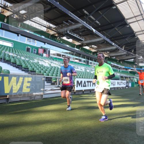 06.10.2024 - 19. swb-Marathon Bremen Yannick Fuchs http://msf.ph/oto/7359648 06.10.2024 10:23:52 Laufen im Stadion 7128, 7283, 7523, 7579, 7605, 7738, 7743, 7964, 8000, 8060, 8095, 8180, 8220, 8331, 8383, 8390, 8444, 8446, 8544, 8571, 8642, 8656, 8726, 8974, 8992, 9026, 9052 meine-sportfotos.de