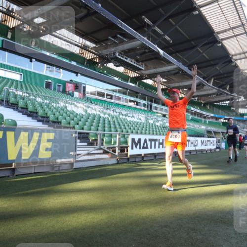 06.10.2024 - 19. swb-Marathon Bremen Yannick Fuchs http://msf.ph/oto/7359660 06.10.2024 10:23:54 Laufen im Stadion 7128, 7283, 7523, 7579, 7738, 7743, 7964, 8000, 8060, 8095, 8180, 8220, 8331, 8383, 8390, 8444, 8446, 8544, 8571, 8642, 8656, 8726, 8974, 8992, 9026, 9052, 9082 meine-sportfotos.de