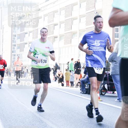 06.10.2024 - 19. swb-Marathon Bremen Matties Gatica Varas http://msf.ph/oto/7359676 06.10.2024 10:38:39 Laufen 8209, 1000, 536, 6984 meine-sportfotos.de