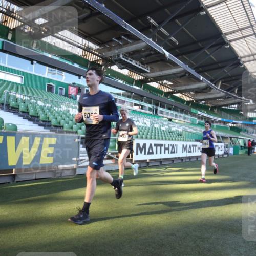 06.10.2024 - 19. swb-Marathon Bremen Yannick Fuchs http://msf.ph/oto/7359679 06.10.2024 10:23:56 Laufen im Stadion 7128, 7196, 7283, 7523, 7579, 7584, 7738, 7743, 7964, 8000, 8060, 8095, 8180, 8220, 8331, 8383, 8390, 8441, 8444, 8446, 8544, 8571, 8642, 8656, 8974, 8992, 9026, 9052, 9082 meine-sportfotos.de