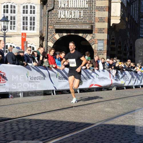 06.10.2024 - 19. swb-Marathon Bremen Strokosch-Dieckow http://msf.ph/oto/7359683 06.10.2024 10:32:09 Ziel 8300, 8371, 9063 meine-sportfotos.de