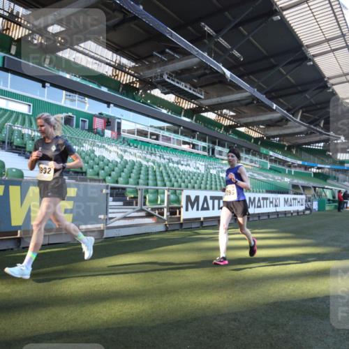 06.10.2024 - 19. swb-Marathon Bremen Yannick Fuchs http://msf.ph/oto/7359693 06.10.2024 10:23:57 Laufen im Stadion 7128, 7196, 7283, 7523, 7579, 7584, 7738, 7743, 7964, 8000, 8060, 8095, 8180, 8220, 8331, 8383, 8390, 8441, 8444, 8446, 8544, 8571, 8642, 8656, 8974, 8992, 9026, 9052, 9082 meine-sportfotos.de