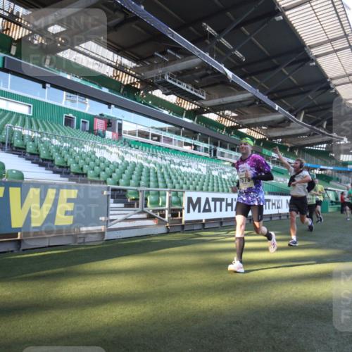 06.10.2024 - 19. swb-Marathon Bremen Yannick Fuchs http://msf.ph/oto/7359705 06.10.2024 10:24:00 Laufen im Stadion 7128, 7196, 7283, 7523, 7579, 7584, 7738, 7743, 7964, 8000, 8060, 8095, 8180, 8331, 8383, 8390, 8441, 8444, 8446, 8544, 8571, 8642, 8656, 8974, 8992, 9026, 9052, 9082 meine-sportfotos.de